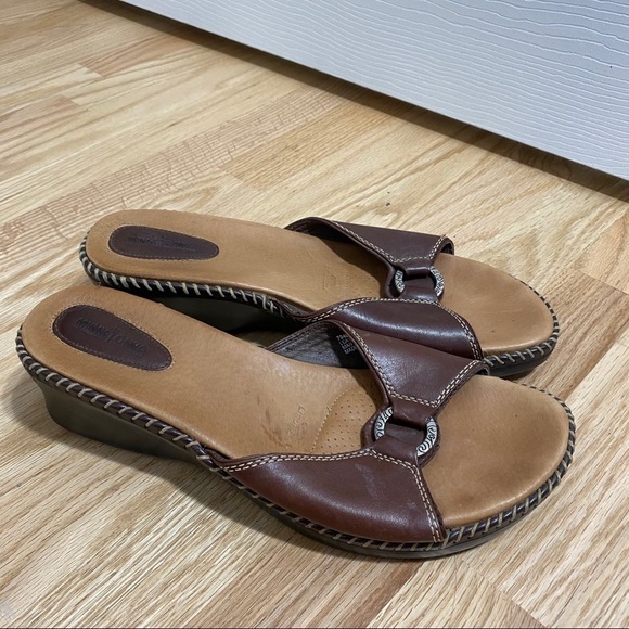 Minnetonka Leather Brown Slip On Wedge Sandals 11 - Picture 1 of 8